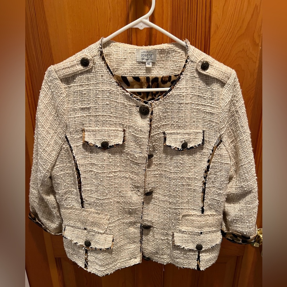 Women’s blazer, 3/4 sleeve, cream with leopard print details and lining, size 10